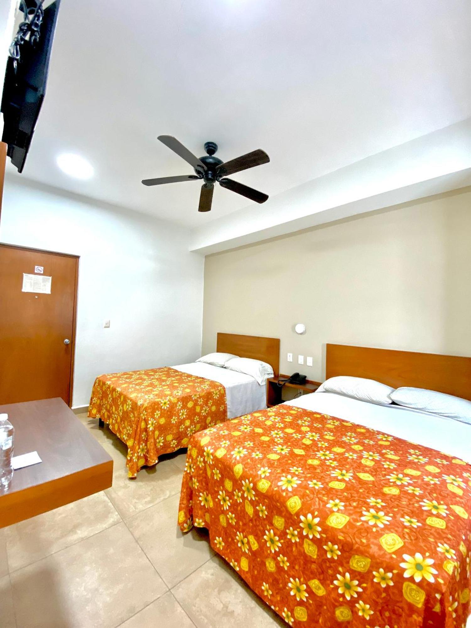 Hotel Delfines - A 2 Calles Del Acuario Veracruz Exterior photo