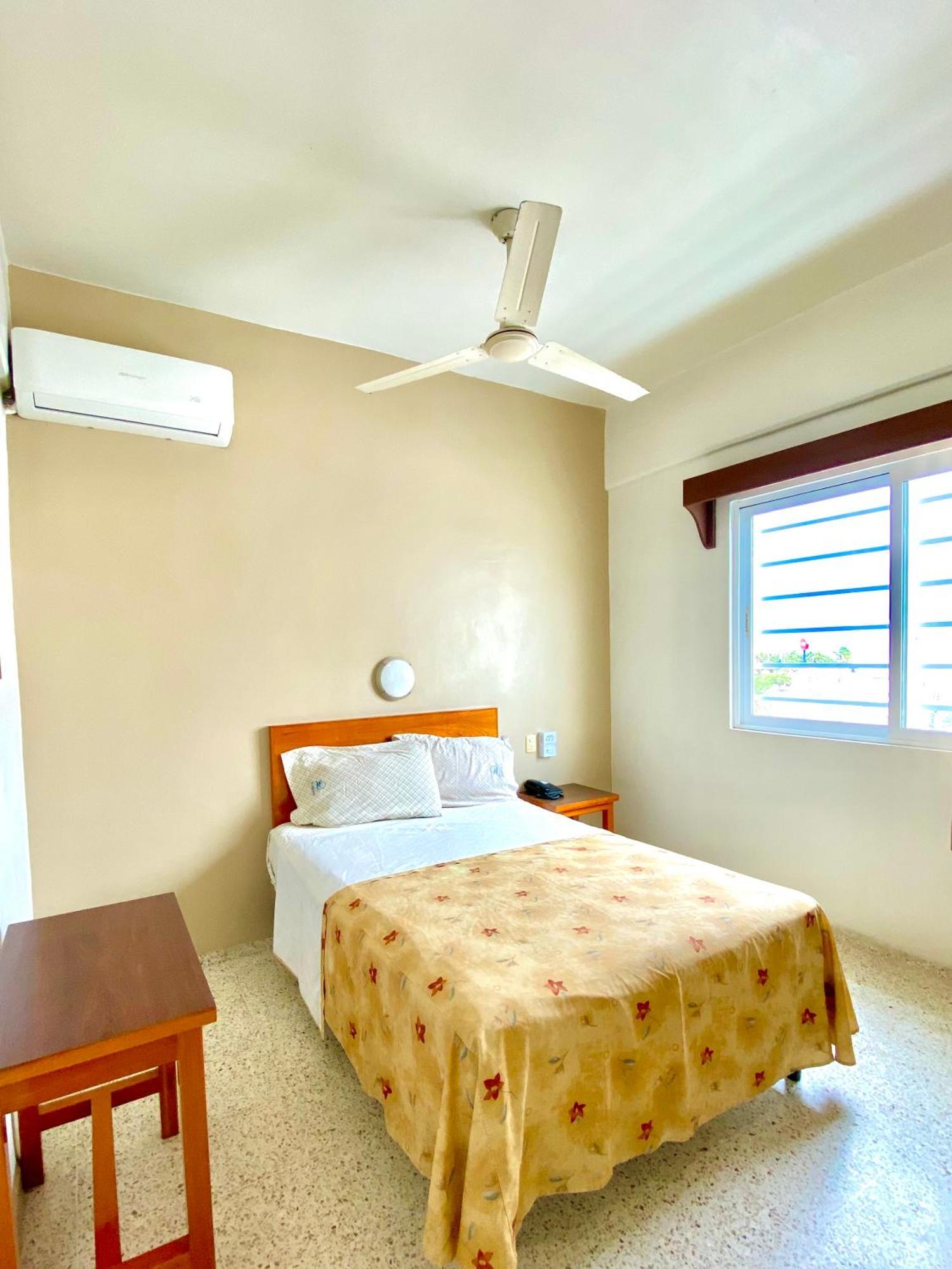 Hotel Delfines - A 2 Calles Del Acuario Veracruz Exterior photo